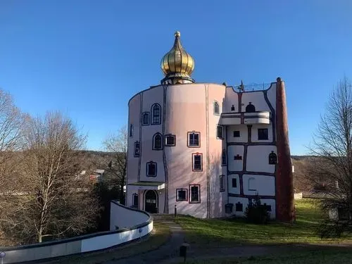 ADVENT GRAZBAN,
ÉS A
HUNDERTWASSER FÜRDŐ 6