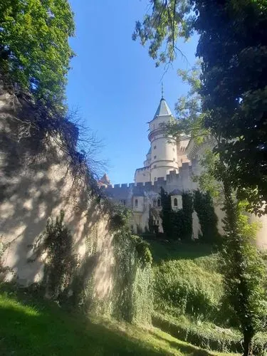 BAJMÓCI KASTÉLY – SIRÁLY KILÁTÓ
ÉS KISTAPOLCSÁNY  6