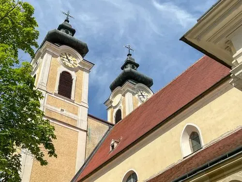 ORCHIDEÁK BŰVÖLETÉBEN – KOLOSTORI POMPA ÉS DUNA-PARTI HANGULAT 12