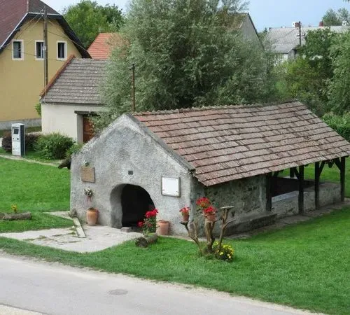 KÁLI MEDENCE
Monoszló-Köveskál-Szentbékkálla-Salföld-Kővágóörs 1