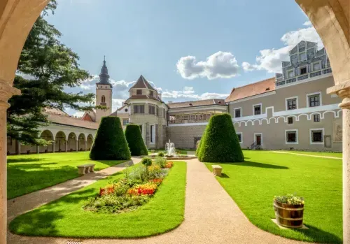 CSEHORSZÁGI KALANDOZÁSOK
KARLOVY VARY-TELč -KARLSTEJN VÁRA- PLZEň 2