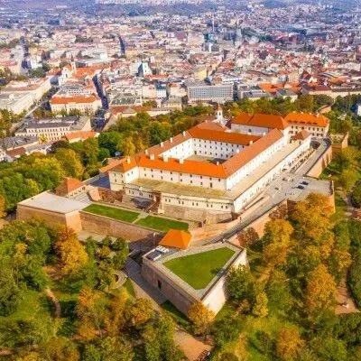 MESEBELI ADVENT A PÁRATLAN MORVAORSZÁGI VÁROSOKBAN
MIKULOV-BRNO-OLMÜTZ-BOUZOV VÁRA 3