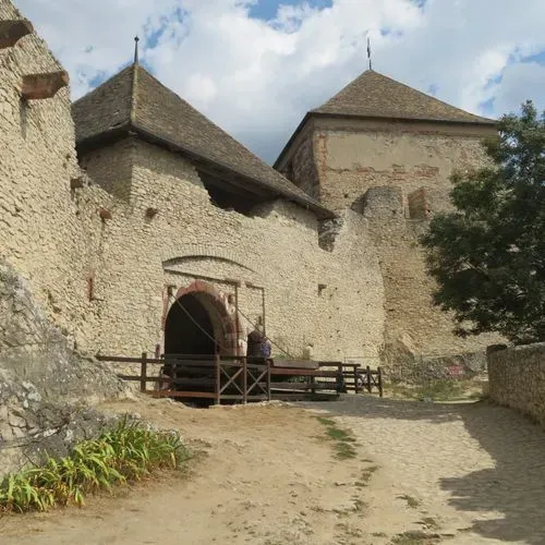 Utazás kép Sümeg és Tapolca
Vár, Püspöki Palota, Tavasbarlang  