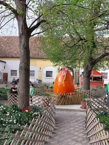HÚSVÉT SCHLOSSHOFBAN és POZSONYBAN 3