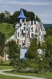 ADVENT GRAZBAN,
ÉS A
HUNDERTWASSER FÜRDŐ 3