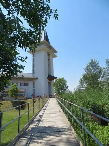 TISZA-TAVI ÖKOCENTRUM – STRANDOLÁSI LEHETŐSÉGGEL 8