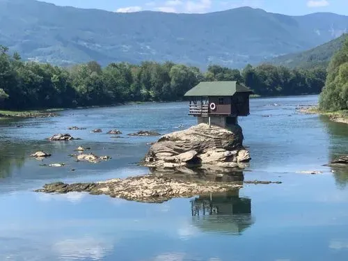 Utazás kép HEGYEK, KANYONOK ÉS BALKÁNI KALANDOK
HUNYADI NYOMÁBAN, A  DRINA SMARAGZÖLD VÍZÉN ÁT ZLATIBOR CSÚCSÁIG