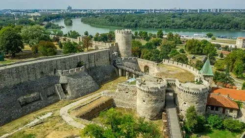 HEGYEK, KANYONOK ÉS BALKÁNI KALANDOK
HUNYADI NYOMÁBAN, A  DRINA SMARAGZÖLD VÍZÉN ÁT ZLATIBOR CSÚCSÁIG 2