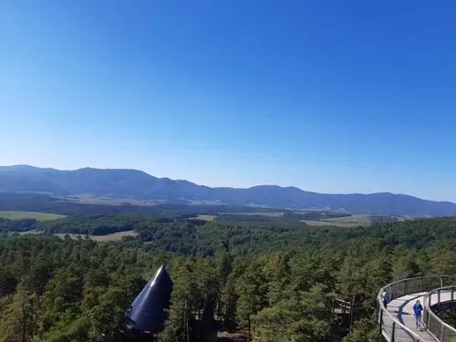 BAJMÓCI KASTÉLY – SIRÁLY KILÁTÓ
ÉS KISTAPOLCSÁNY  9