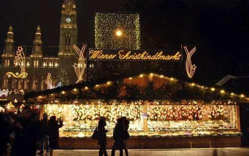 ADVENT BÉCSBEN
SHOPPING CITY SÜD
(EGÉSZ NAPOS VÁSÁRLÁSI LEHETŐSÉG) 4