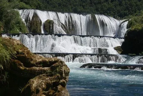 VÍZESÉSEK A BALKÁN SZÍVÉBEN                                    JAJCE-UNA NEMZETI PARK                                                1 ÉJSZAKA SZÁLLÁSSAL  1