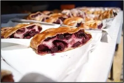 Utazás kép SZOMOLYAI CSERESZNYEFESZTIVÁL - KAPTÁRKÖVEK, BARLANGLAKÁSOK