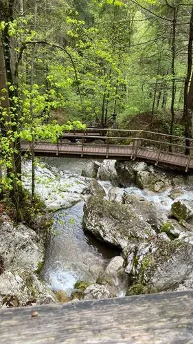 A HOHE WAND ÉS A
MYRA-VÍZESÉS 4
