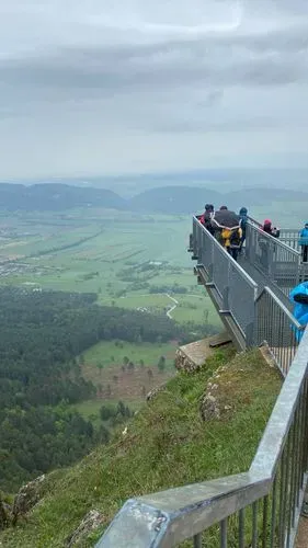 A HOHE WAND ÉS A
MYRA-VÍZESÉS 8