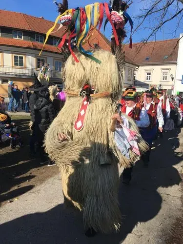 KARNEVÁLI FORGATAG PTUJBAN
Ahol a télnek vége, és a jókedv kezdődik! 8