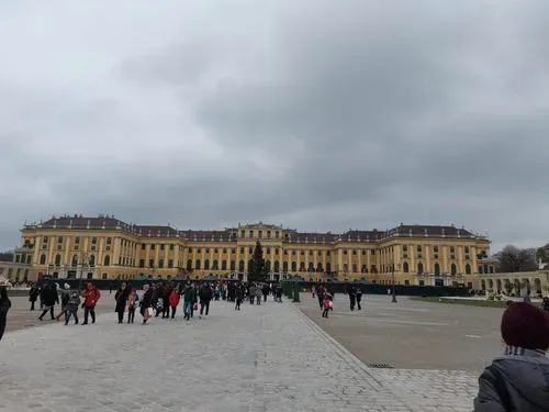 ADVENT BÉCSBEN
ÉS SCHÖNBRUNNBAN 4