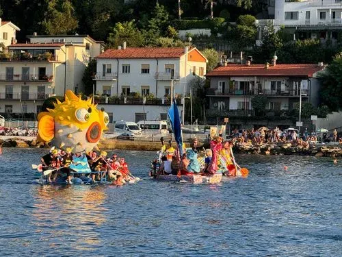 EGY KÜLÖNLEGES, FERGETEGES OLASZ KARNEVÁL-
Muggia farsang  1