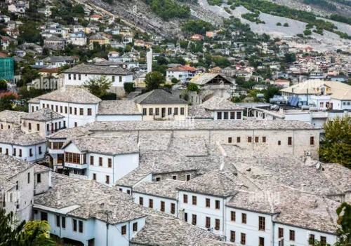 ALBÁNIA KINCSEI
A HEGYEKTŐL A JÓN-TENGERIG 2