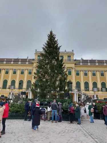 ADVENT BÉCSBEN
ÉS SCHÖNBRUNNBAN 4