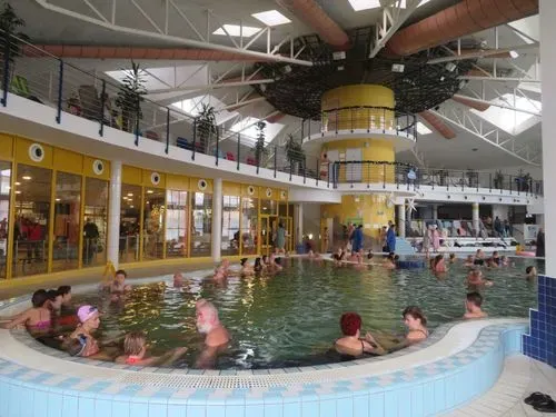 SÁRVÁRI GYÓGY-, ÉS WELLNESSFÜRDŐ 1