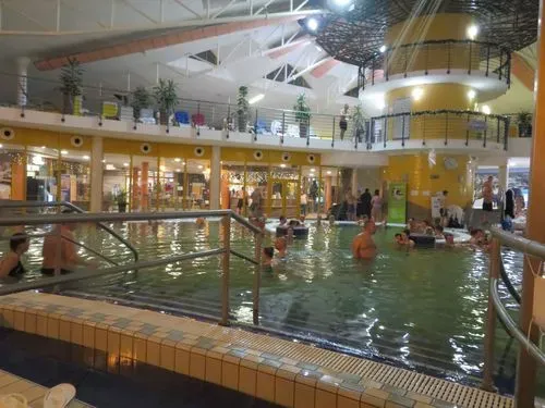 SÁRVÁRI GYÓGY-, ÉS WELLNESSFÜRDŐ 2