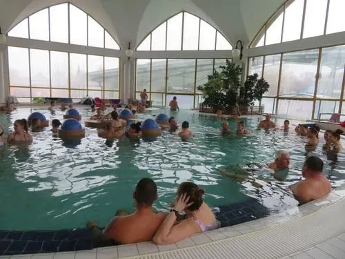 SÁRVÁRI GYÓGY-, ÉS WELLNESSFÜRDŐ 3