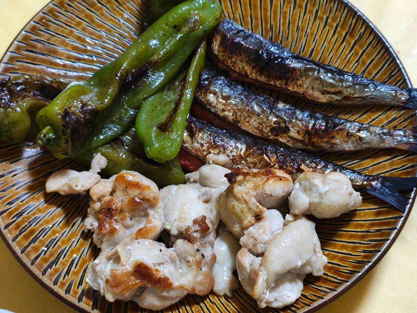 八王子産ピーマンといわし明太、焼き鳥の晩酌膳