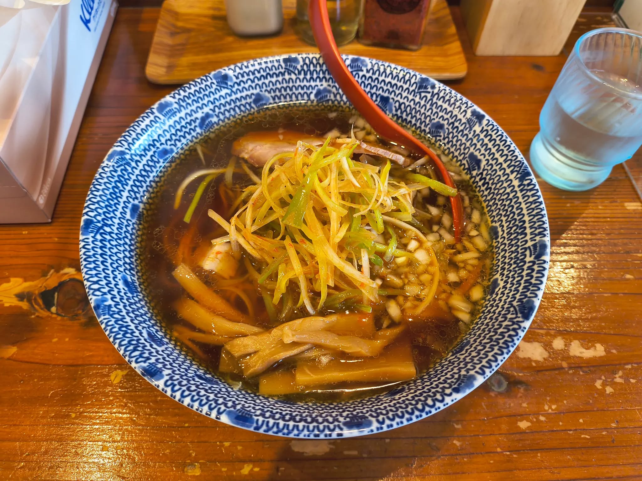 歯医者帰りに立ち寄った弘富の端正なネギラーメン。