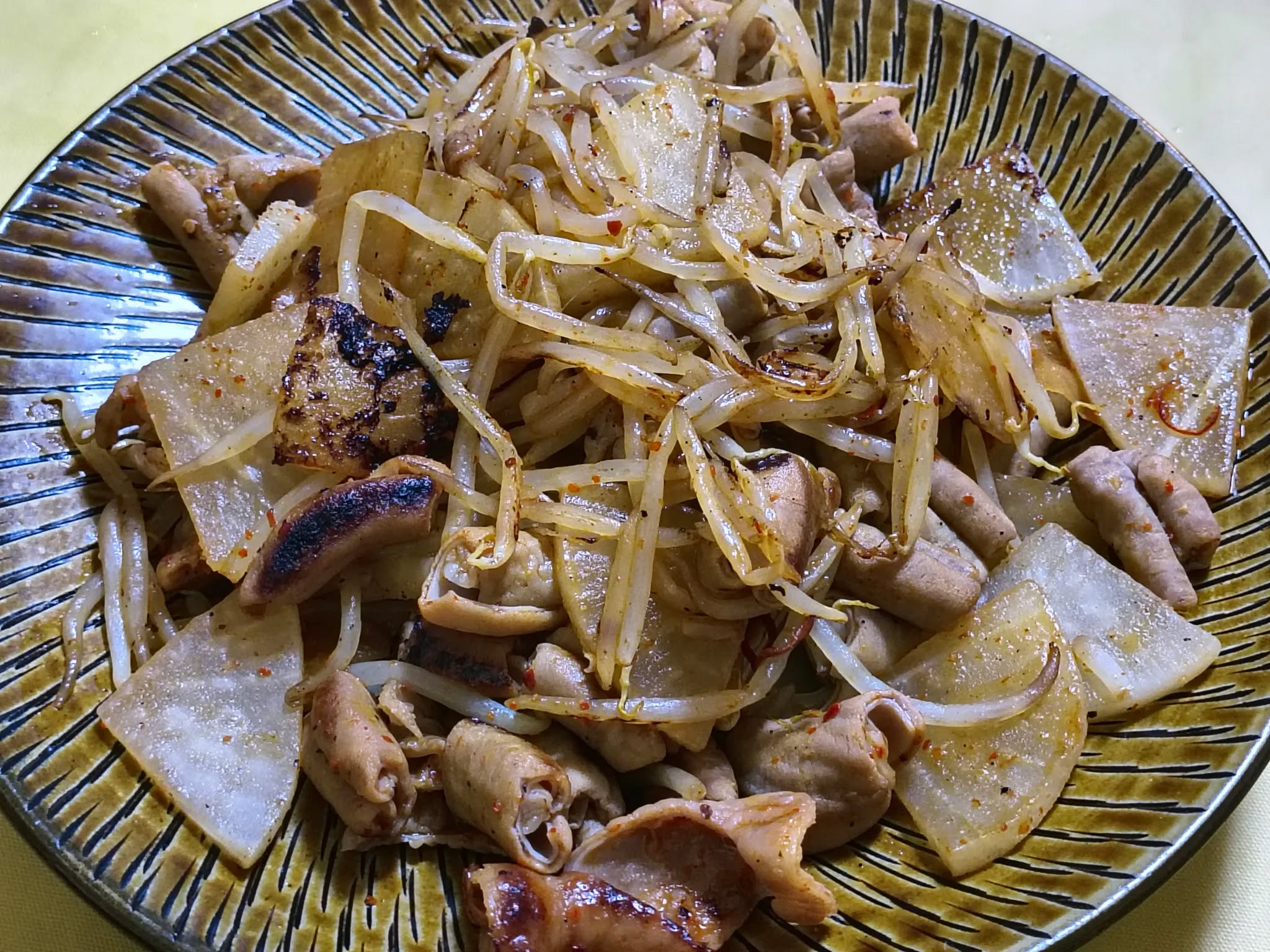 Quickly stir-fried pork offal with fresh bean sprouts