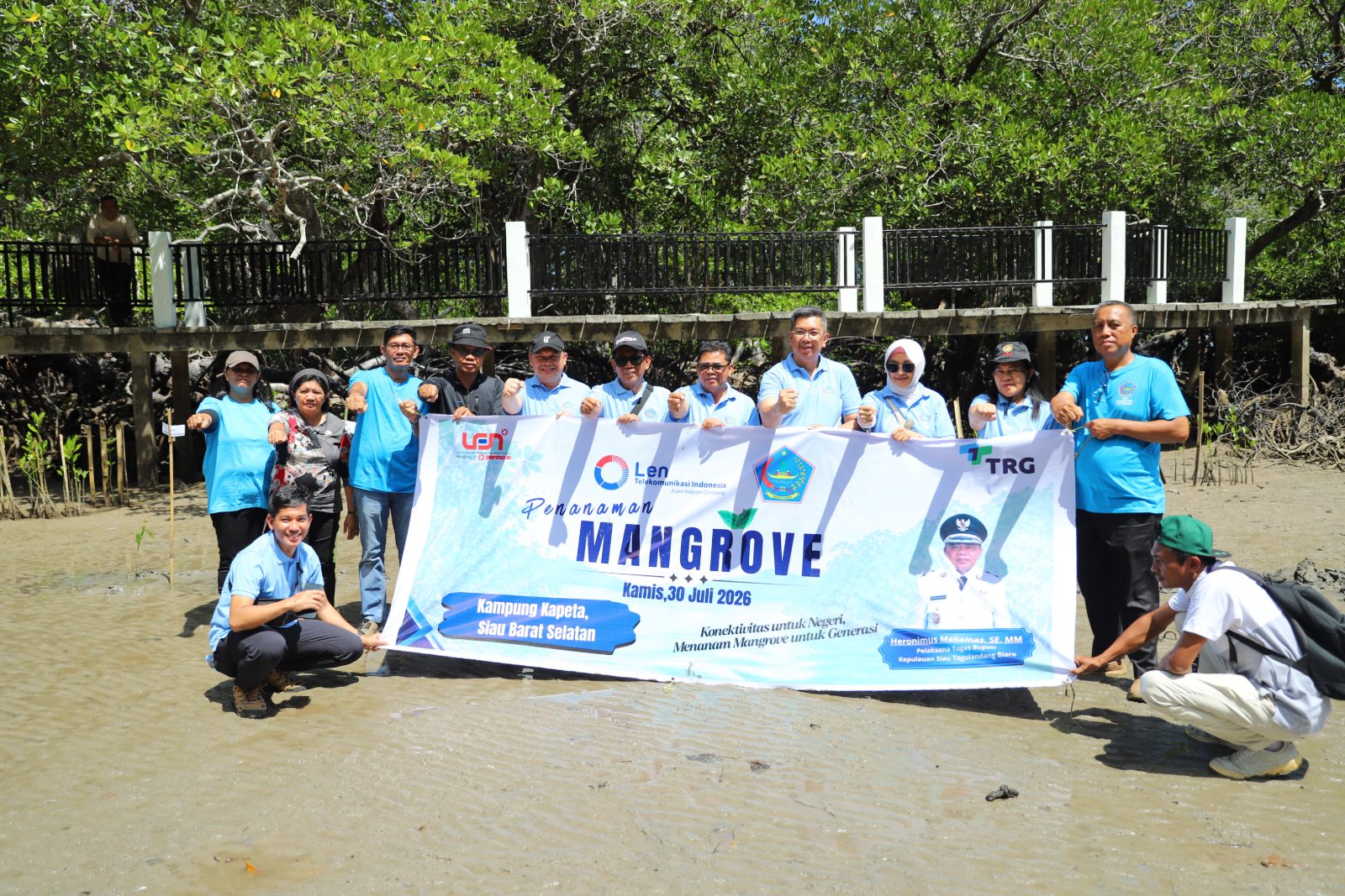 Plt. Bupati Kepulauan Sitaro Pimpin Penanaman 1.100 Pohon Mangrove di Pantai Kampung Kapeta foto 2