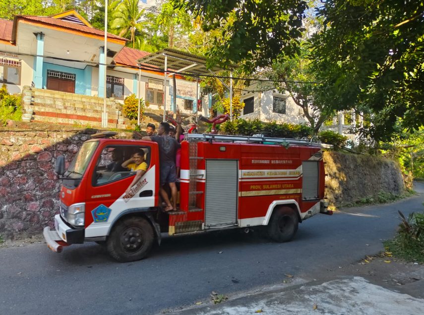 Pemerintah Kabupaten Kepulauan Sitaro Salurkan Air Bersih Dalam Rangka Penanganan Kekeringan dan Rawan Air foto 2
