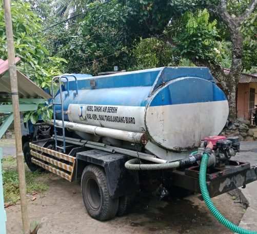 Pemerintah Kabupaten Kepulauan Sitaro Salurkan Air Bersih Dalam Rangka Penanganan Kekeringan dan Rawan Air foto 3