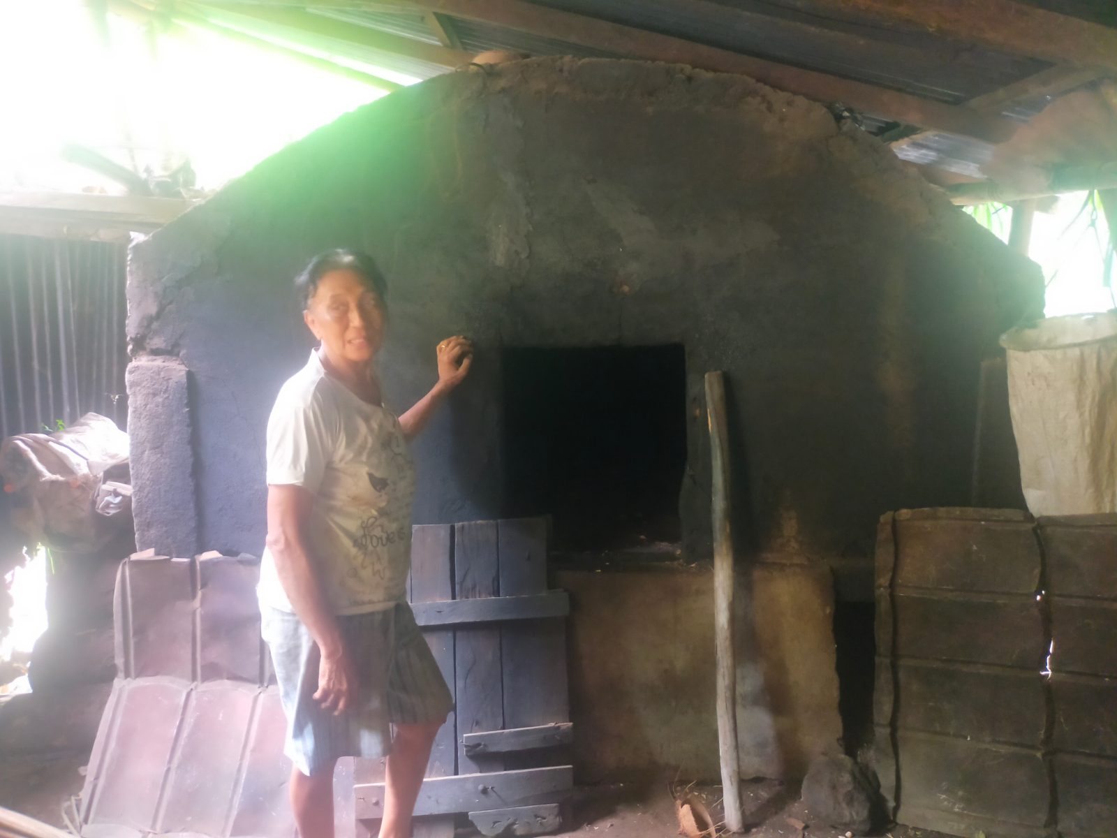pengrajin logam tradisional