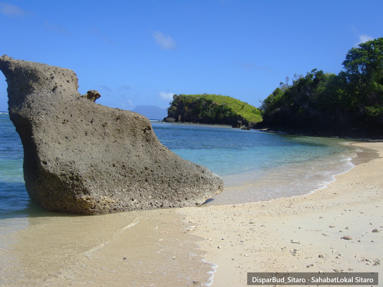 Pantai Tumora foto 3