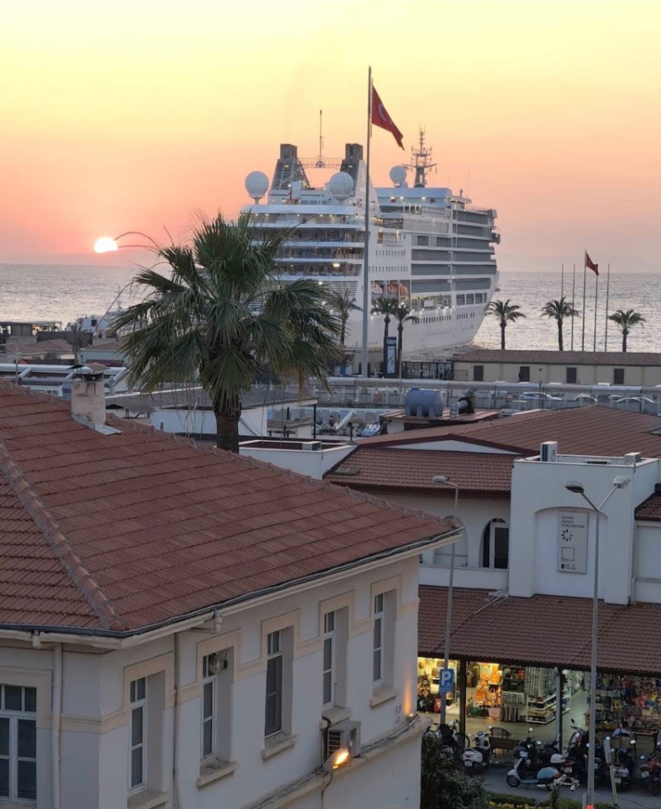 Kuşadası Öğretmenevi ve Akşam Sanat Okulu Önizleme