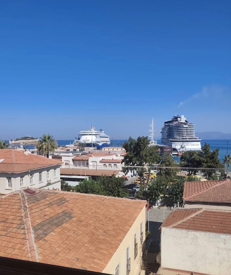 Kuşadası Öğretmenevi ve Akşam Sanat Okulu Görseli