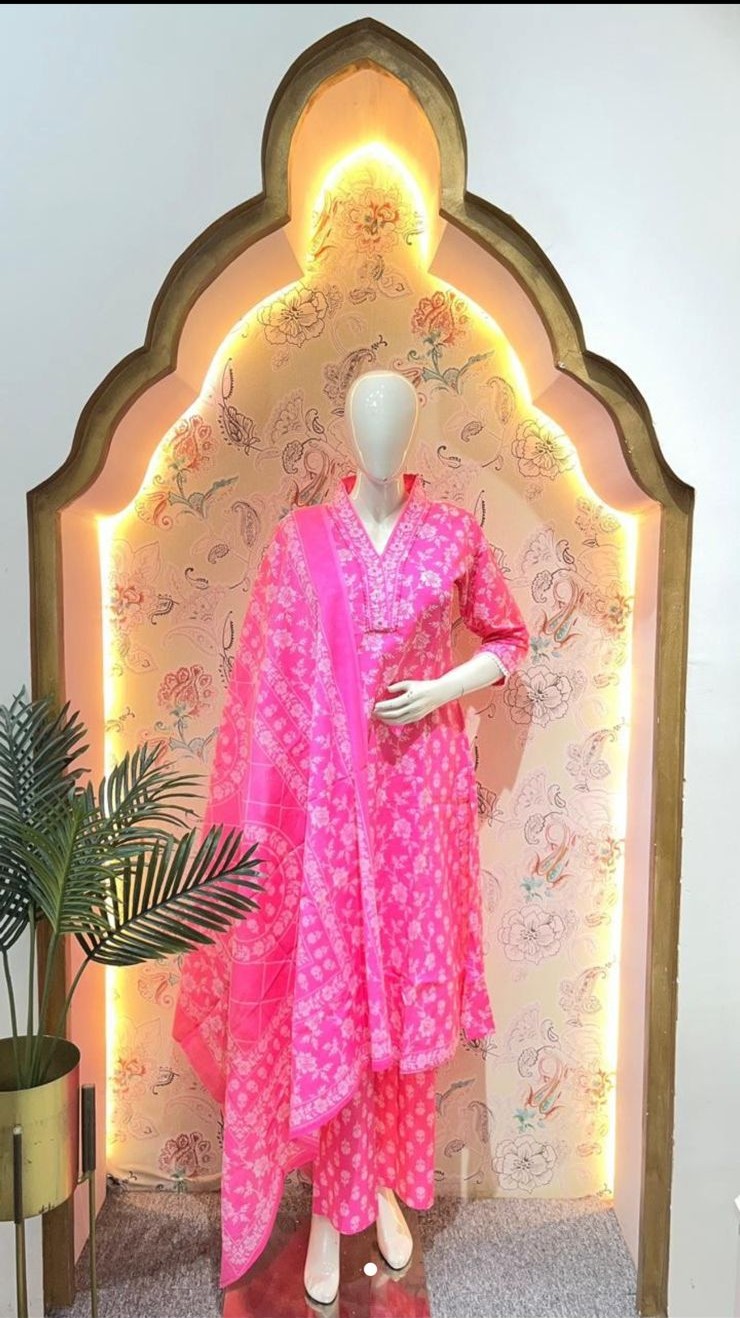 Gulabi Bliss: Pure Cotton Kurta Set gallery 2