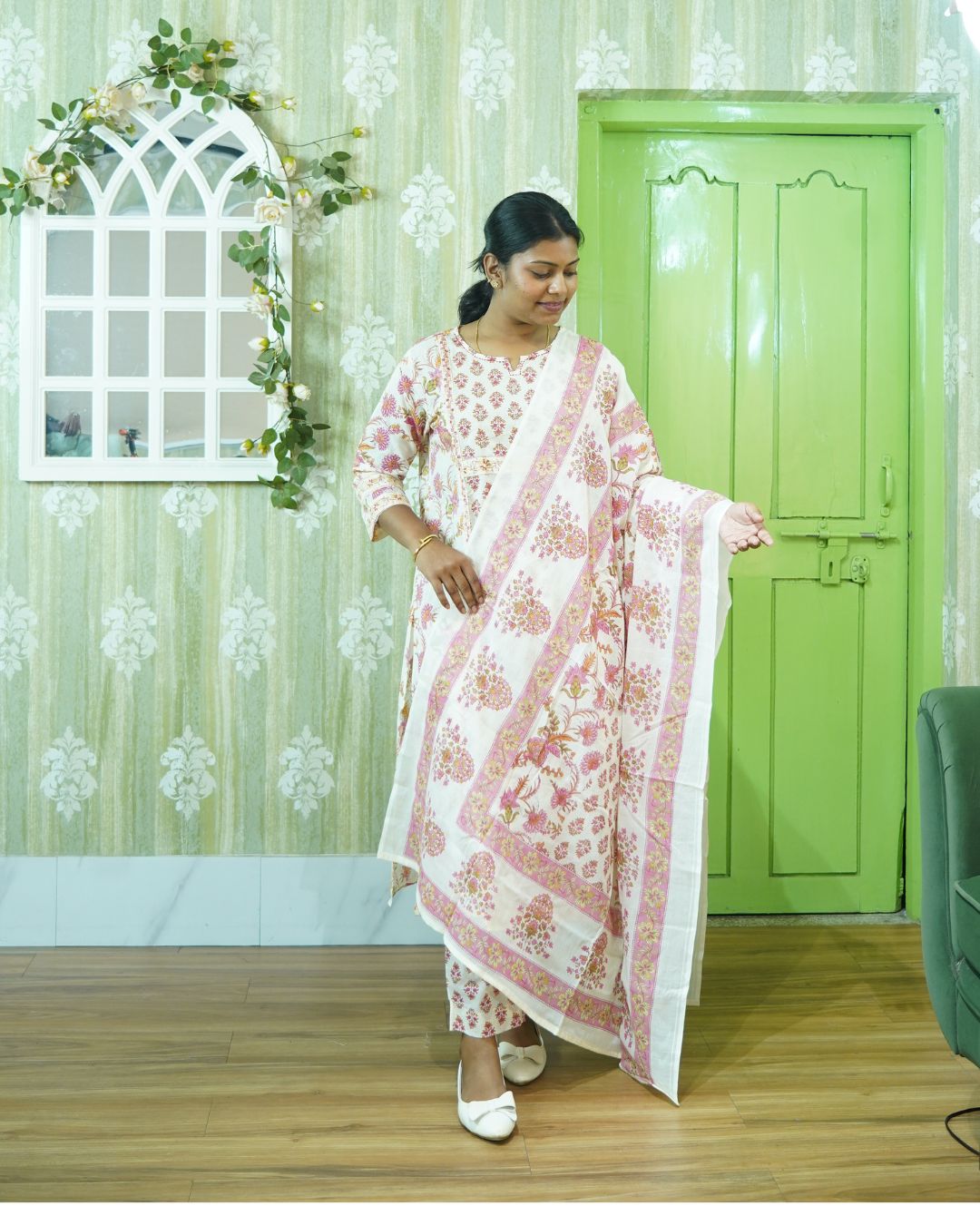 Gulabi Boota: Pink Floral Pure Cotton Kurti Set gallery 2