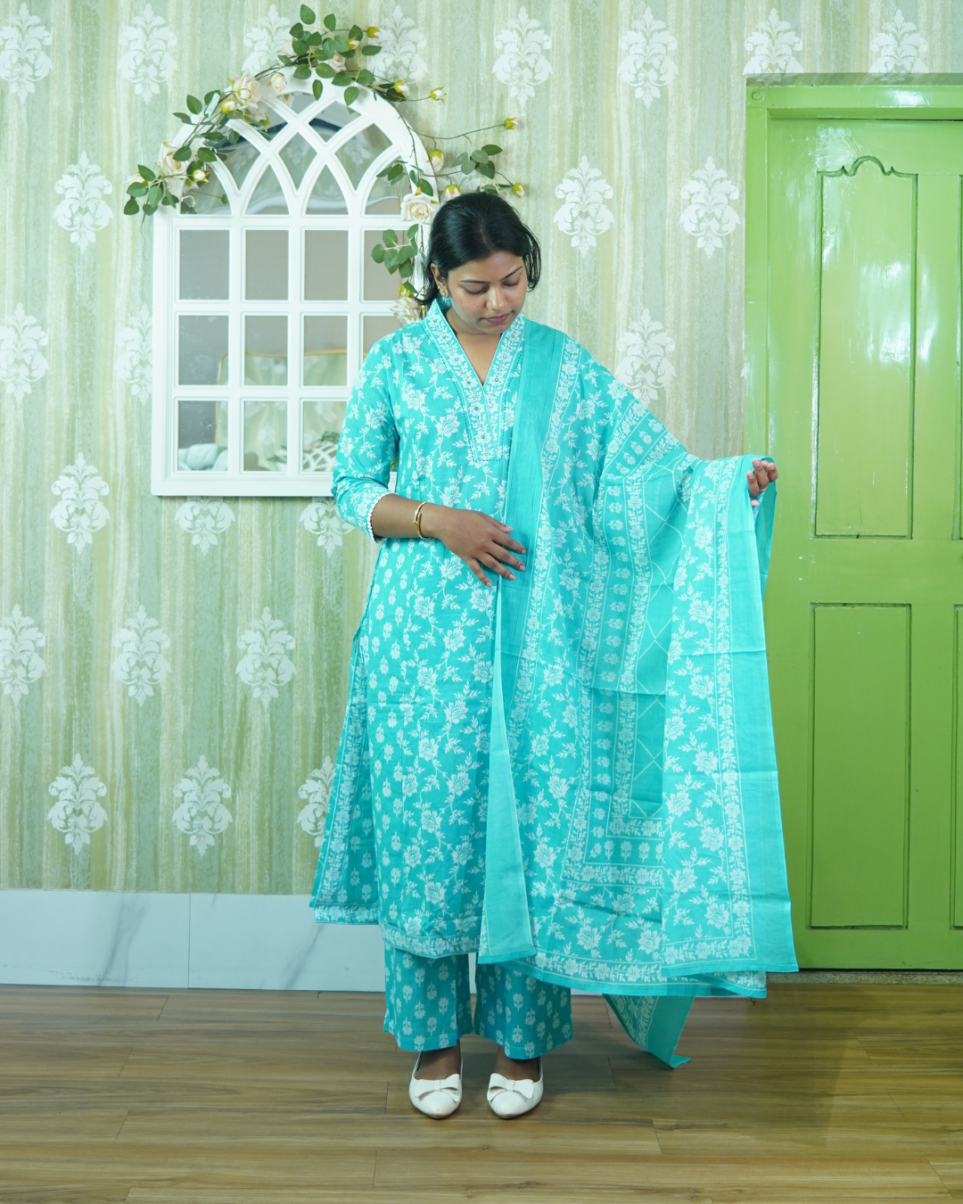 Floral Frost: Aqua Bloom Pure Cotton Set gallery 2