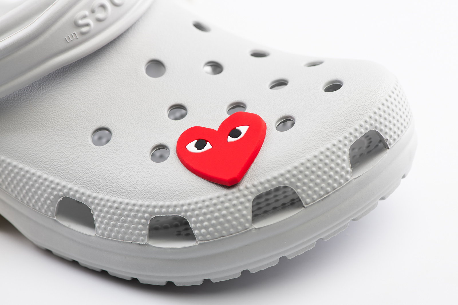 Crocs charm - virus - Heart with eyes