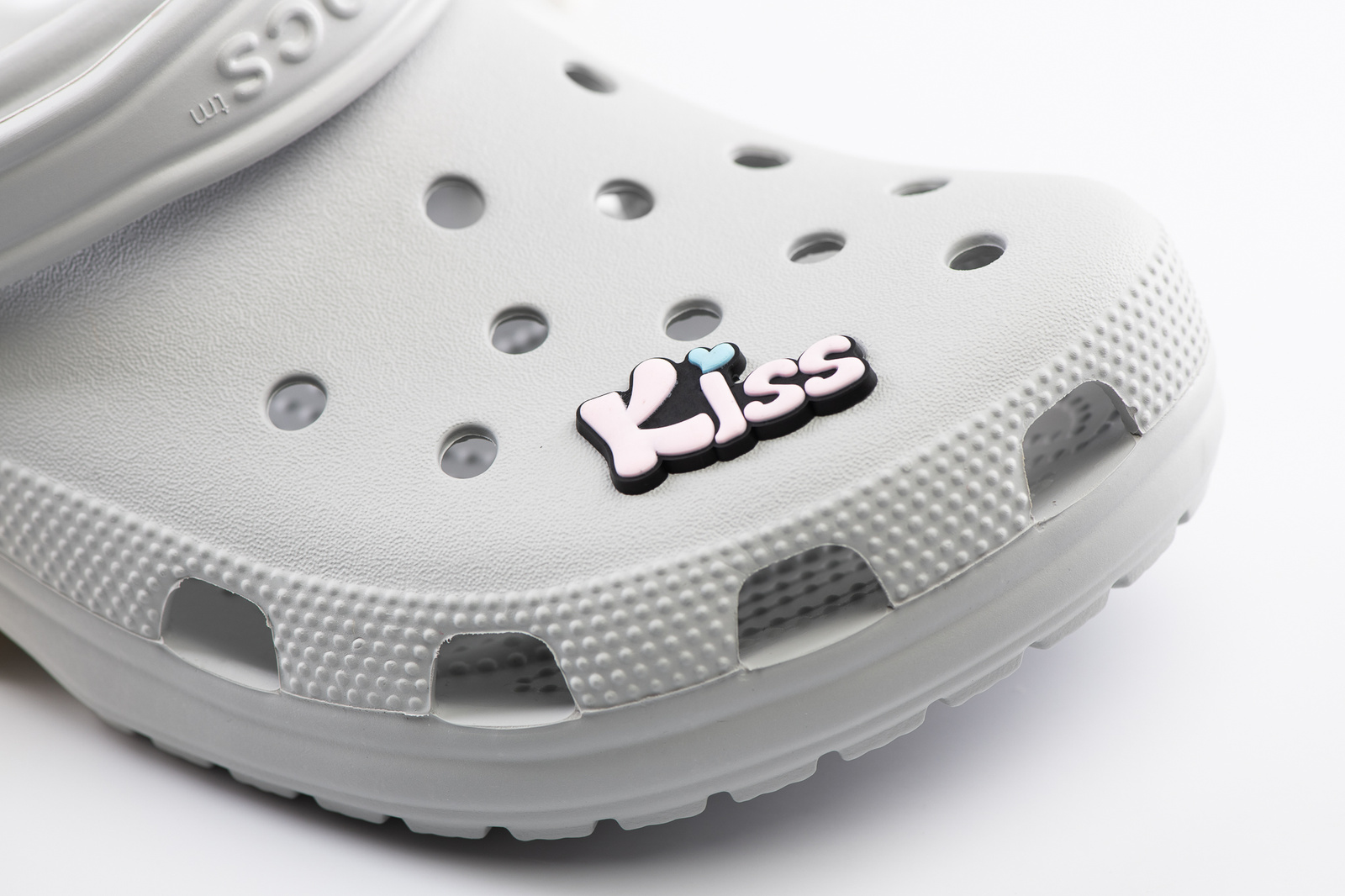 Crocs charm - virus - Kiss