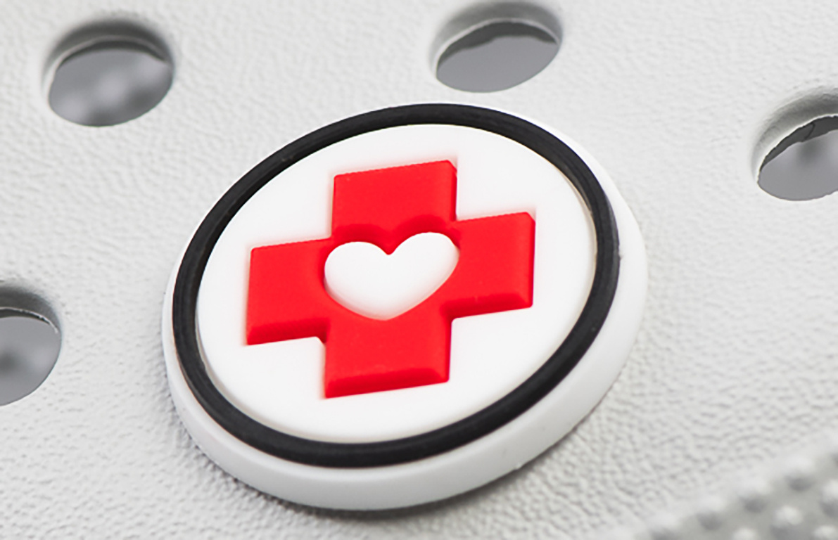 Crocs charm - virus - Red cross with heart