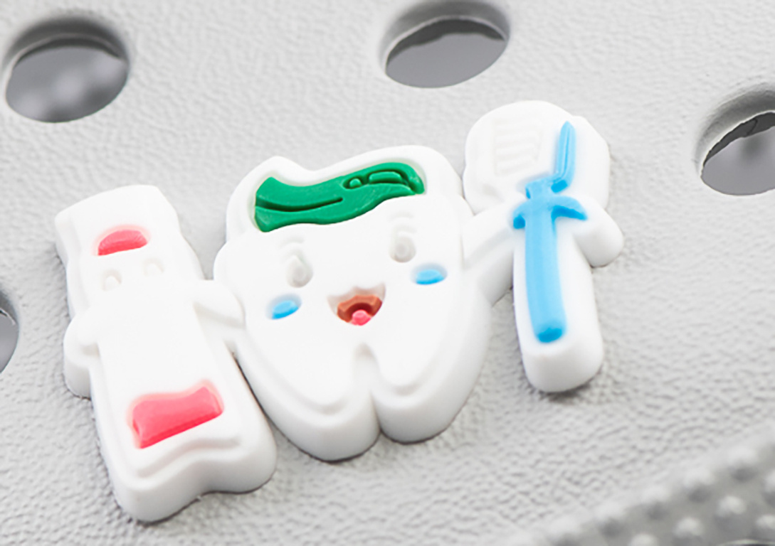 Crocs charm - virus - Tooth