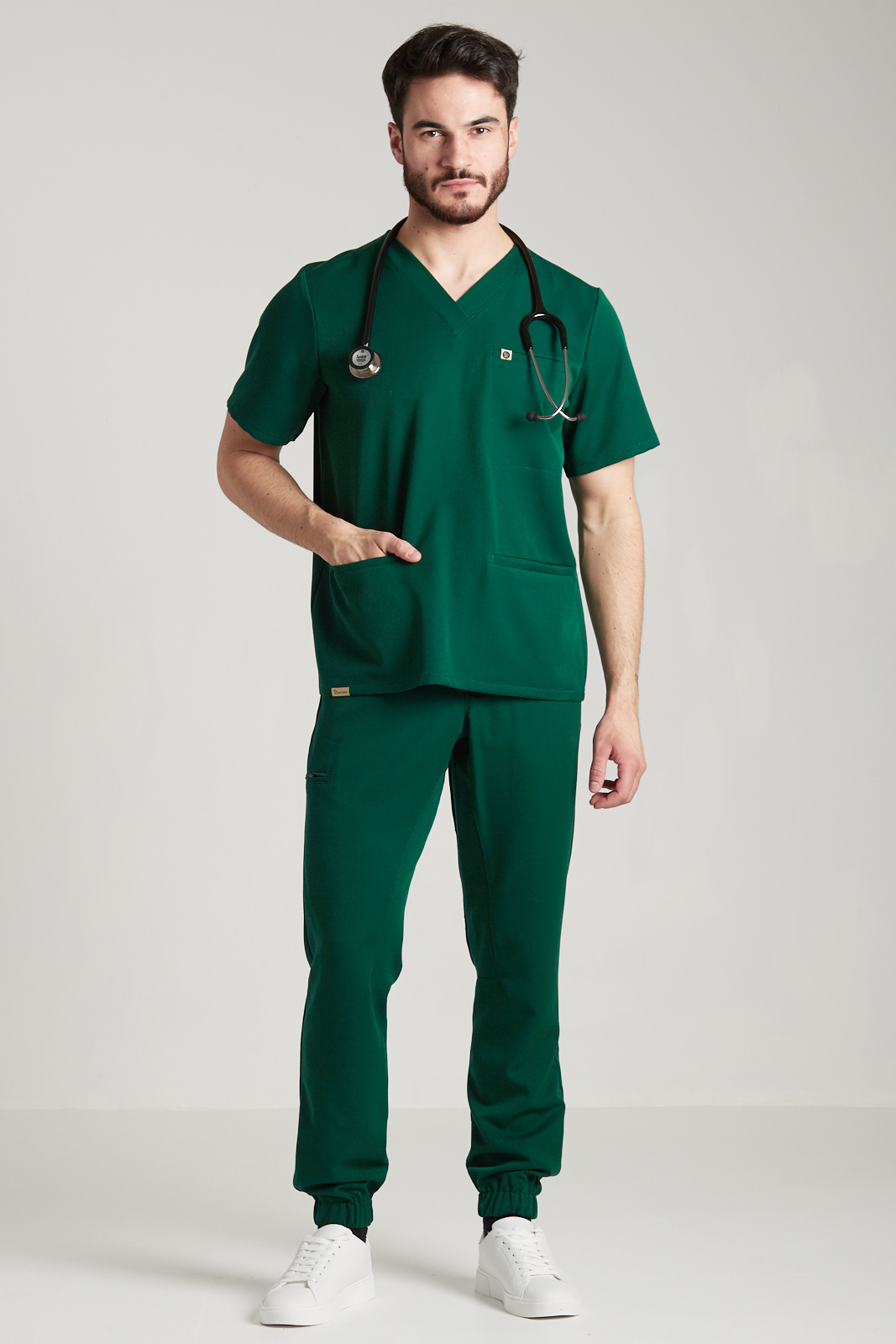 Spodnie medyczne joggery męskie - Sokrates - Pine green