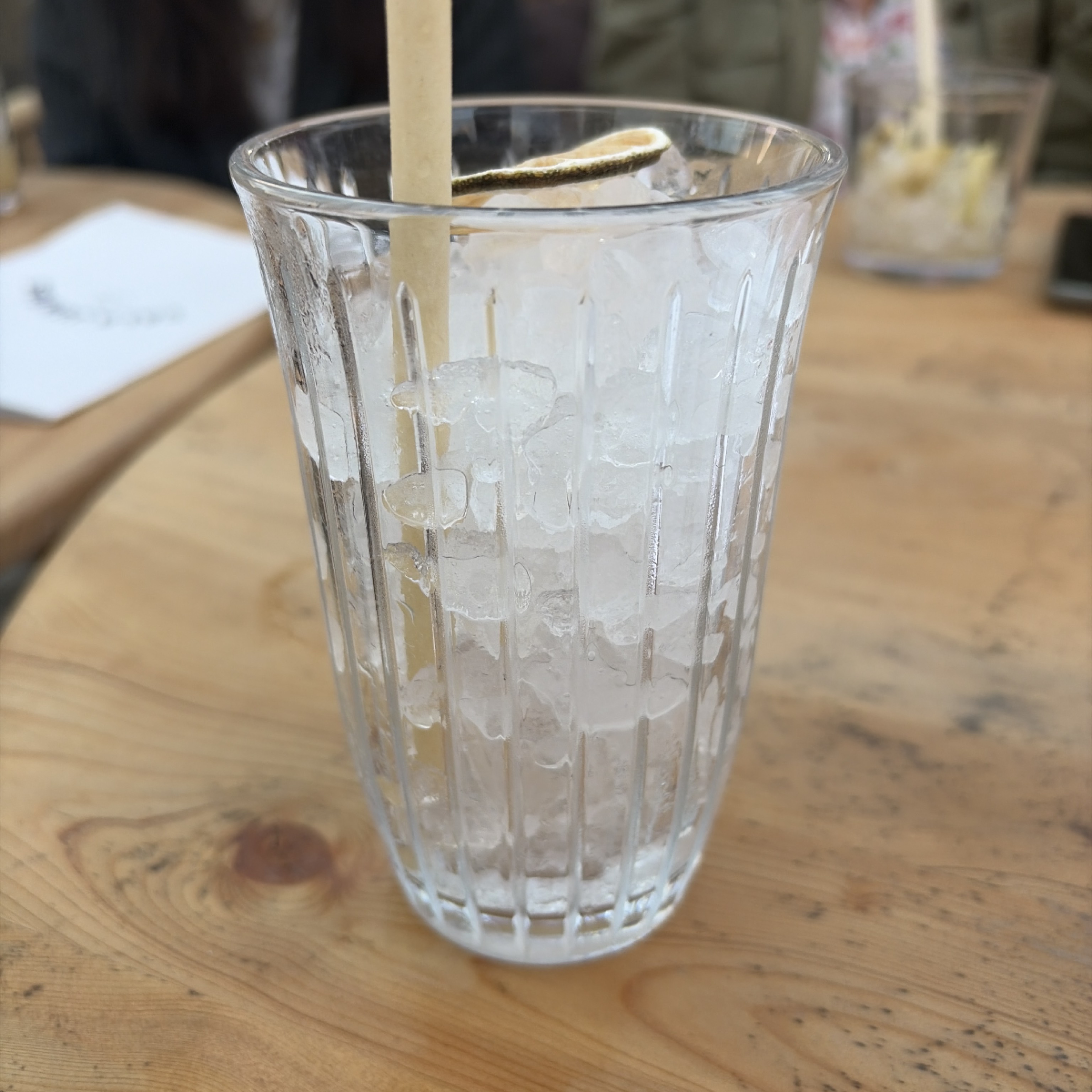 Verre à boisson nervuré