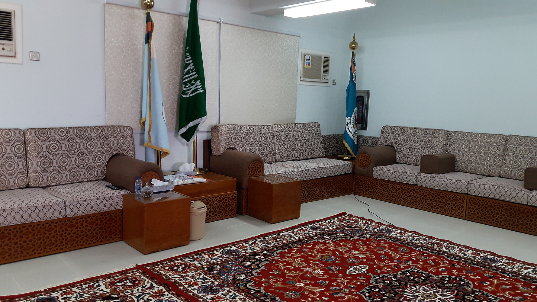 مشروع مجلس خشبي تقليدي في الطائف