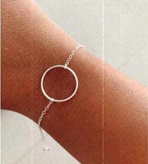 Pulsera de plata con contorno círculo unido