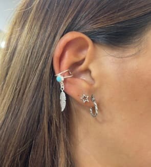 Aro cuff de plata con pluma colgante (precio x unidad)