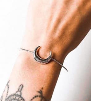 Pulsera esclava de plata con luna invertida