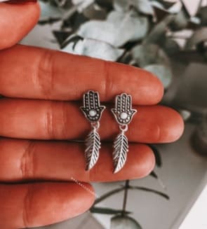 Aros de plata hamsa con pluma colgante (precio x par)
